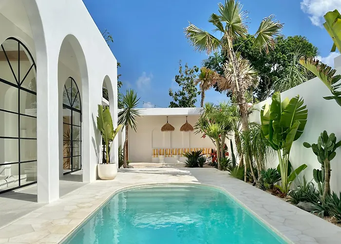 The Young - Dolce, Bingin Villa