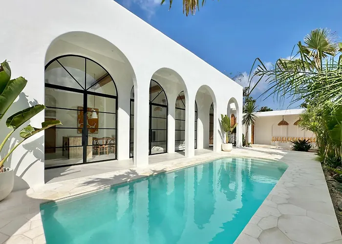 The Young - Dolce, Bingin Villa Uluwatu (Bali)