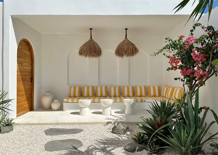 The Young - Dolce, Bingin Villa Uluwatu (Bali)